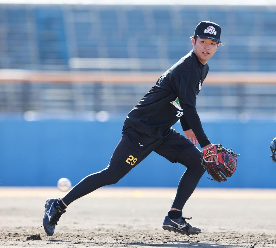 ノックを受ける高橋（撮影・伊藤笙子）