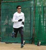 　黙々と走り込む今朝丸（撮影・西田忠信）