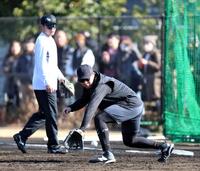 ノックを受ける大山（左は小野寺）＝撮影・山口登