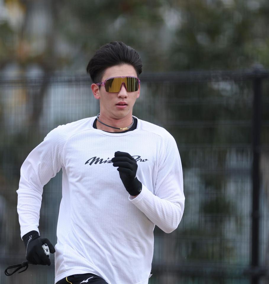 走り込む今朝丸（撮影・西田忠信）