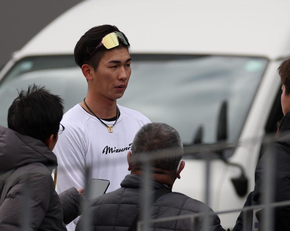 取材に応じる今朝丸（撮影・西田忠信）