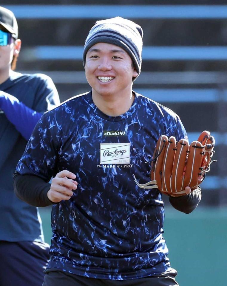 　今年の漢字に「一」を挙げた村上（撮影・西岡正）