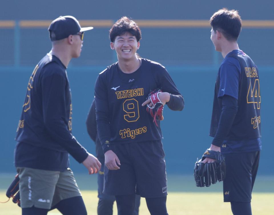 練習中、笑顔を見せる立石（撮影・坂部計介）