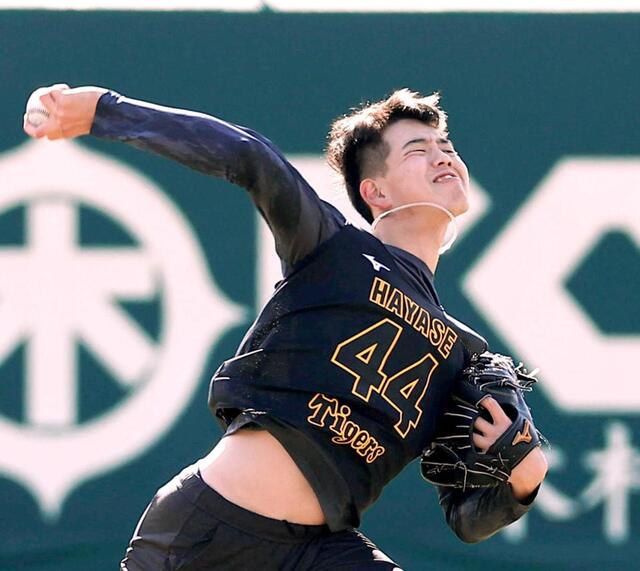 　力強くキャッチボールをする早瀬