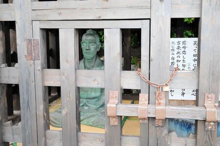 　西郷隆盛が沖永良部島に流刑となり、１年６ヵ月を過ごした牢生活の地