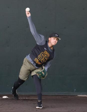 ブルペンで投球練習する能登（代表撮影）