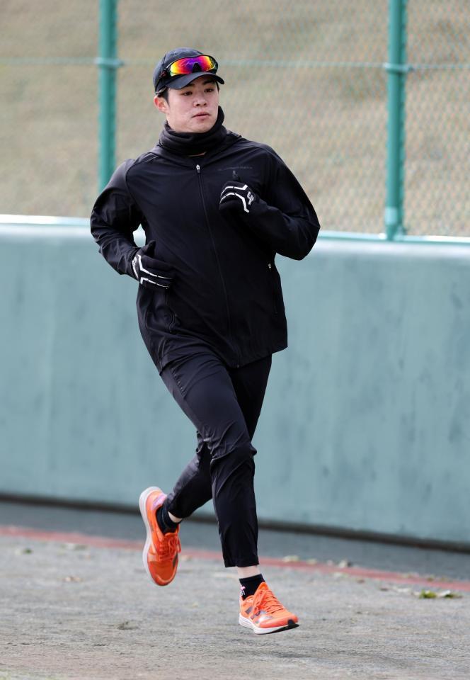 ランニングする中野（撮影・山口登）