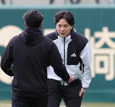 ＳＧＬを訪れ、関係者に挨拶をする伏見