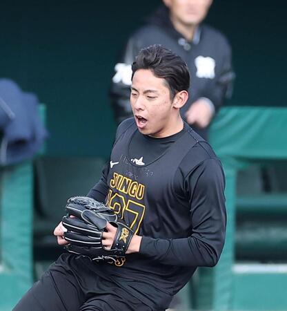 はつらつと守備練習する神宮（撮影・西田忠信）