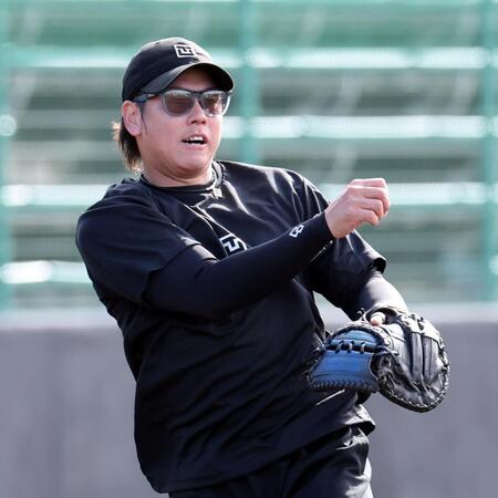 自主トレを公開した梅野（撮影・田中太一）