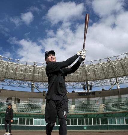バットを振る梅野（撮影・田中太一）