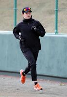 ランニングする中野（撮影・山口登）