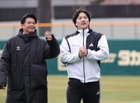 ＳＧＬを訪れた伏見寅威（右）＝撮影・坂部計介