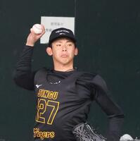 ブルペンで投球練習する神宮（代表撮影）