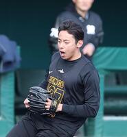 はつらつと守備練習する神宮（撮影・西田忠信）