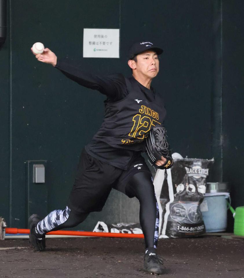 　ブルペン入りした神宮（代表撮影）