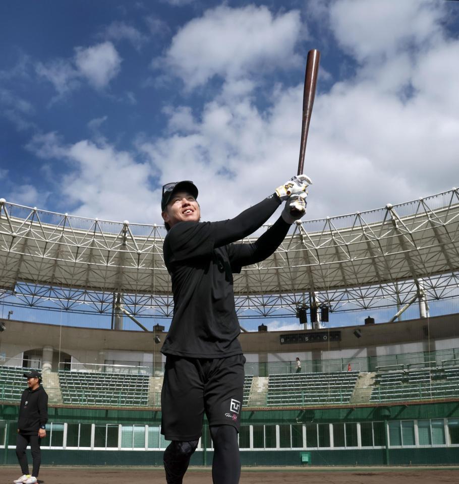 バットを振る梅野（撮影・田中太一）