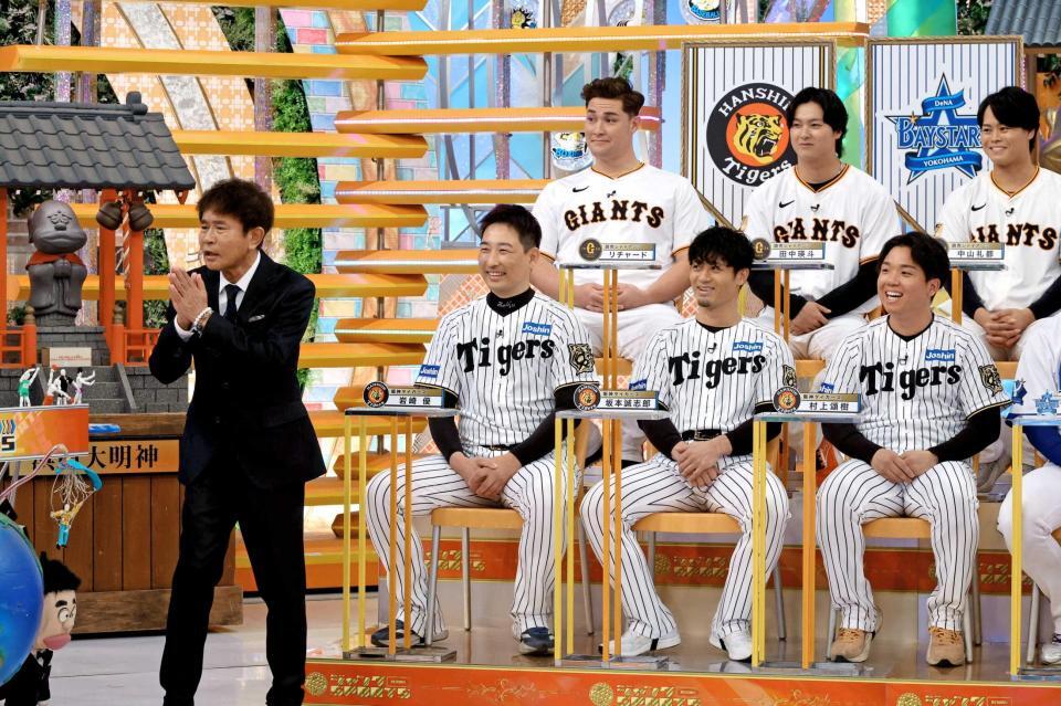 「ジャンクＳＰＯＲＴＳプロ野球１２球団　トーク日本シリーズＳＰ　２０２５」の収録に参加した（前列右から）村上、坂本、岩崎（（Ｃ）フジテレビ）