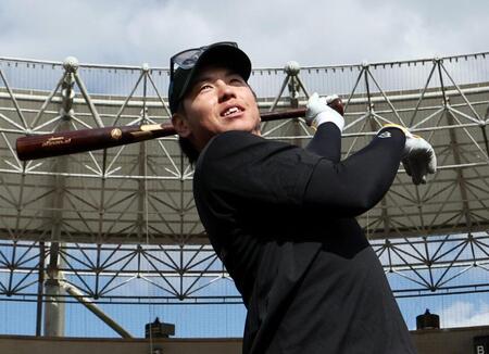 バットを振る梅野（撮影・田中太一）