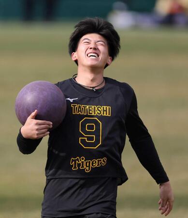 　練習に汗を流す立石（撮影・中田匡峻）