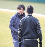 ＳＧＬを訪れ関係者に挨拶をする島田（撮影・坂部計介）