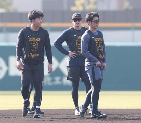 走塁練習に参加した立石（左）＝撮影・西田忠信