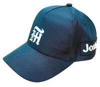 　甲子園開幕戦で配布されるキャップ（球団提供）