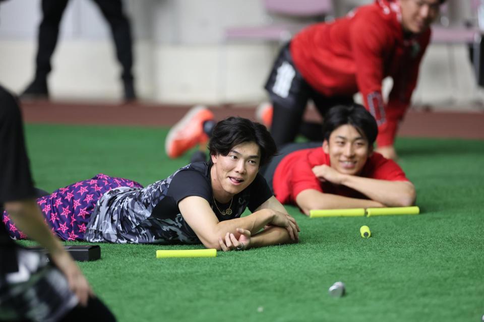 自主トレを公開した湯浅（撮影・田中太一）