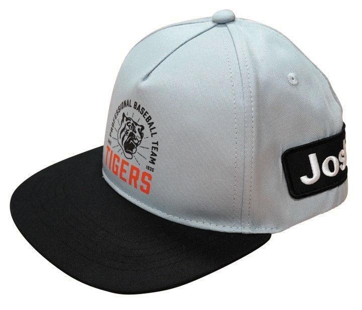 京セラドーム大阪開幕戦で入場者にプレゼントされる「京セラＤ開幕記念キャップ」（提供写真）