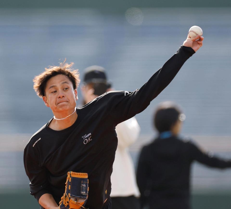 マウンドから投げ込む大竹（撮影・西田忠信）