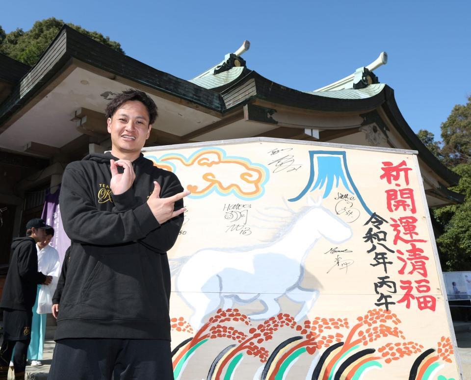 「ＴＥＡＭ　ＯＫ」にちなんだポーズを決める大竹（撮影・西田忠信）