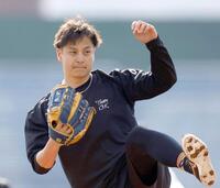 　投球練習する大竹（撮影・西田忠信）