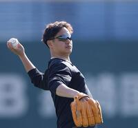 　キャッチボールをする大竹（撮影・西田忠信）