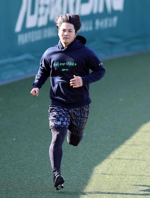 　ダッシュする松原（撮影・山口登）