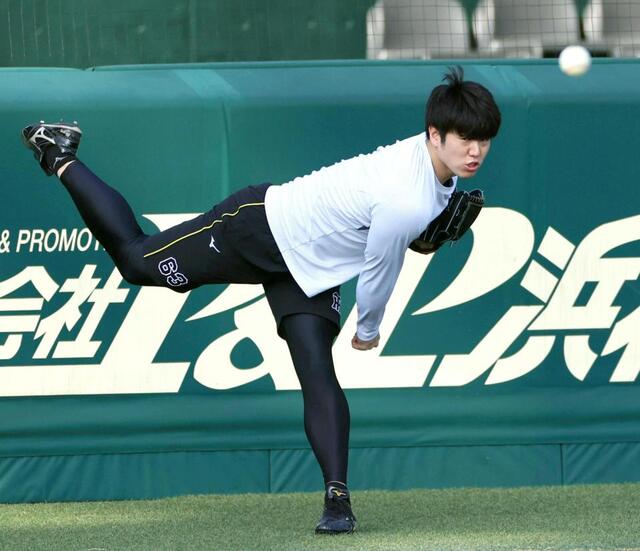 　キャッチボールする石黒（撮影・山口登）