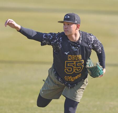 キャッチボールをする能登（撮影・中田匡峻）