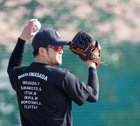 キャッチボールをする岩貞（撮影・西田忠信）