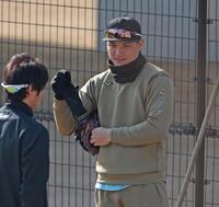 話をする栄枝（撮影・中田匡峻）