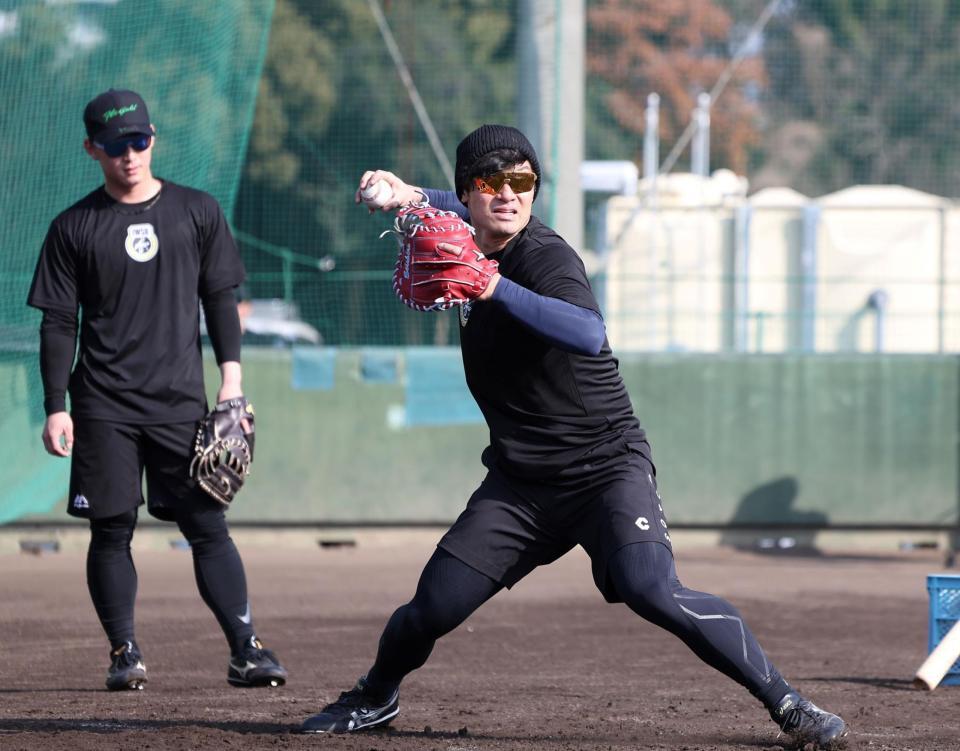 守備練習をする坂本（撮影・西田忠信）