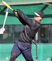 打撃練習をする前川（撮影・田中太一）