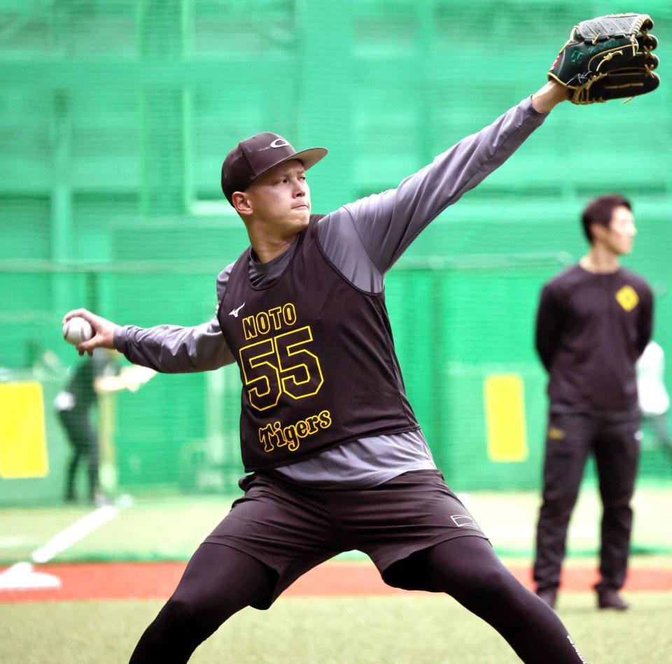 　キャッチボールをする能登