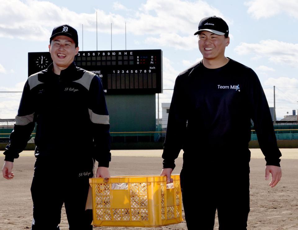 兄の夏輝さん（左）と一緒に自主トレを行った前川（撮影・田中太一）