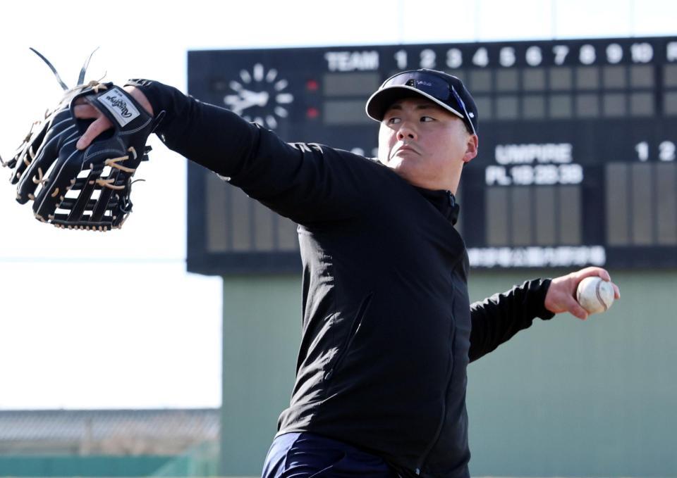 キャッチボールをする前川（撮影・田中太一）