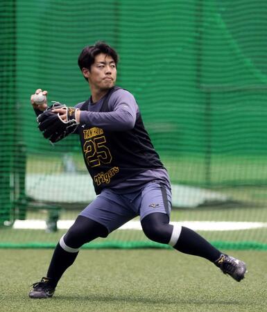 ノックを受ける谷端（撮影・山口登）