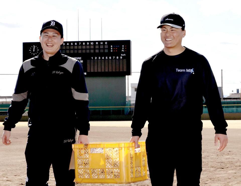 　兄の夏輝さん（左）と一緒に自主トレを行った