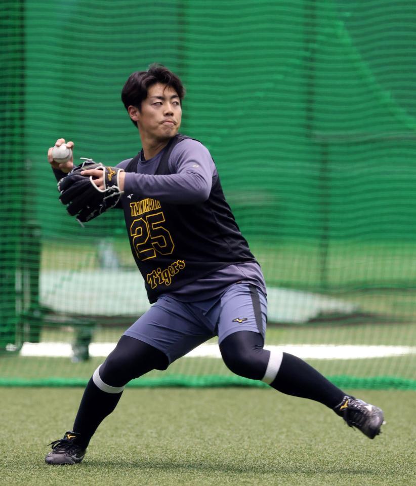 ノックを受ける谷端（撮影・山口登）