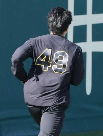 　背番号「４９」を初披露した工藤（撮影・坂部計介）