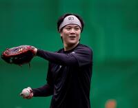 リラックスした表情で練習する伏見（撮影・西田忠信）