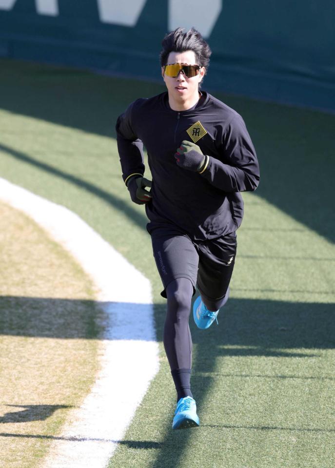 　外野でダッシュを繰り返す工藤（撮影・坂部計介）