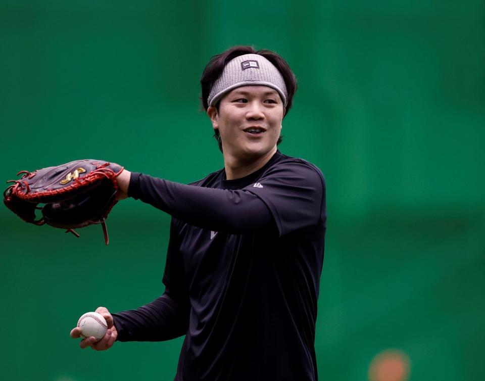 リラックスした表情で練習する伏見（撮影・西田忠信）